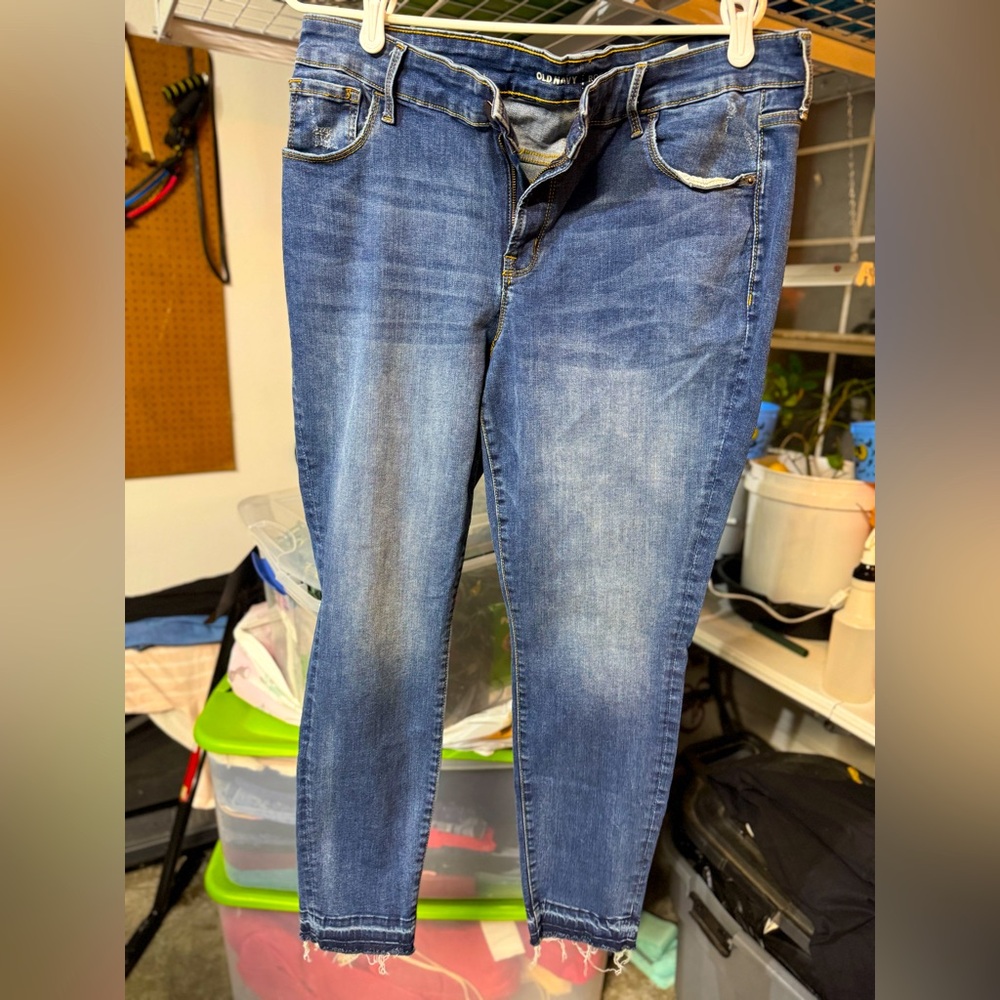 Old Navy Rockstar women's skinny jeans, mid-rise, raw ankle hem, size 16